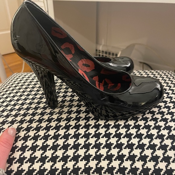 BOGO! Marc Jacobs Patent Leather round toe pumps $40 - Picture 4 of 6
